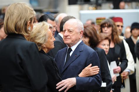 mort de yves saint laurent|yves Saint Laurent funeral picture.